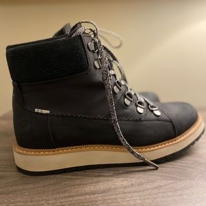 TOMS Mesa // Waterproof Black Leather/Techy Nylon